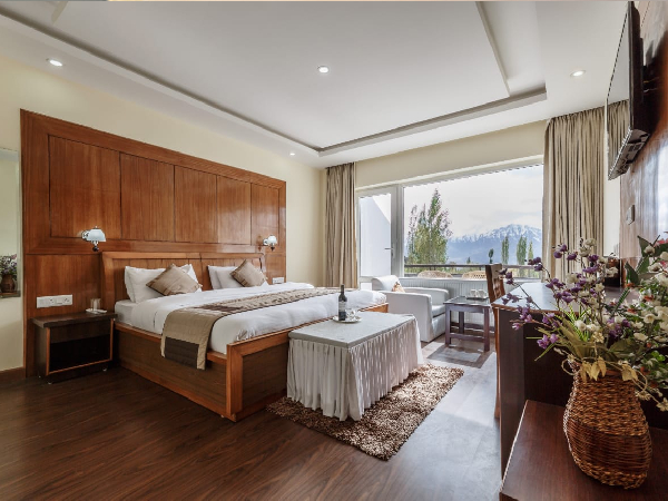 luxury hotel in leh